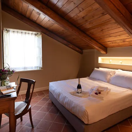 Farmház Agrisuite Le Querce Del Vareglio