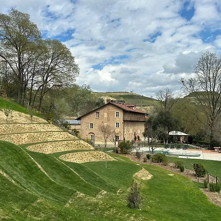 Agrisuite Le Querce Del Vareglio Farm stay