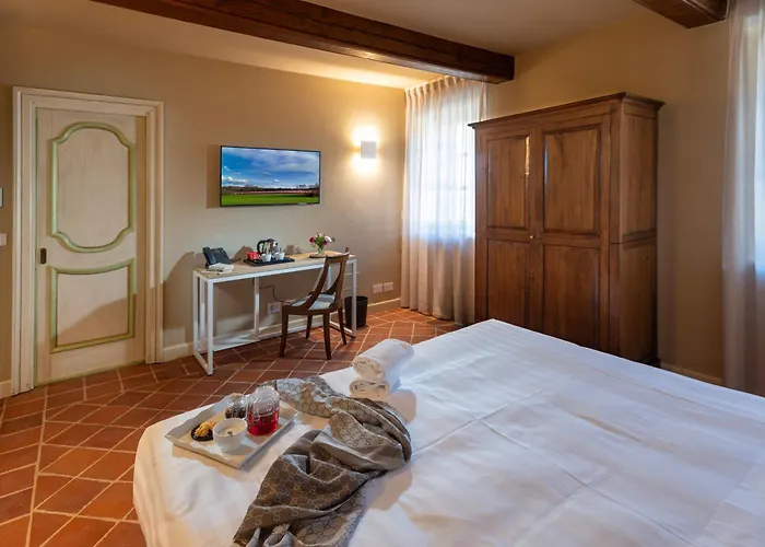 مزرعة للإقامة Agrisuite Le Querce Del Vareglio